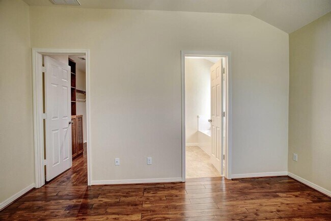 Building Photo - 208 Wildcat Dr