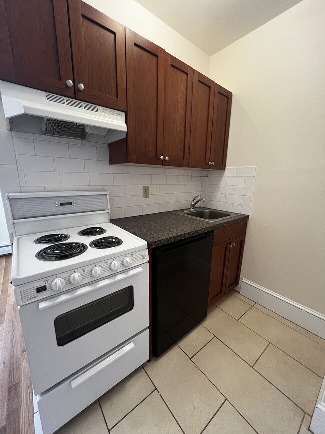Building Photo - 903 Beacon St