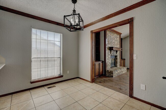 Building Photo - 4 bed, 2 bath home in Edmond