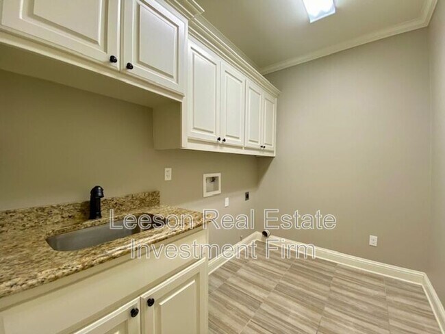 Building Photo - 15 Rescue Hill Cir