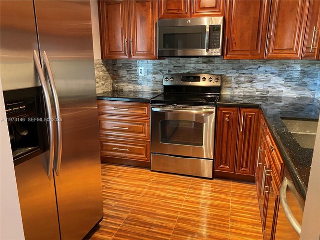 Building Photo - 706 Gardens Dr