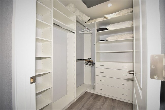 Building Photo - 5415 W Harmon Ave