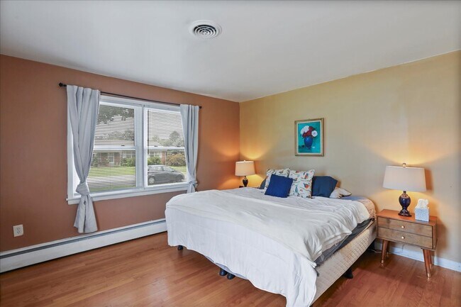 Building Photo - 13715 Dixie Dr