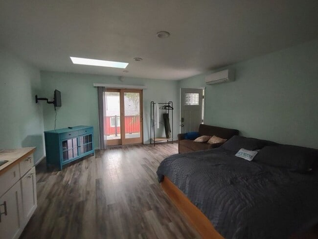 Building Photo - Studio Apt in Private Setting