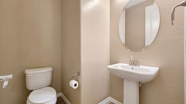 Building Photo - Upgraded kitchen and lots of sq ft in Verrado!