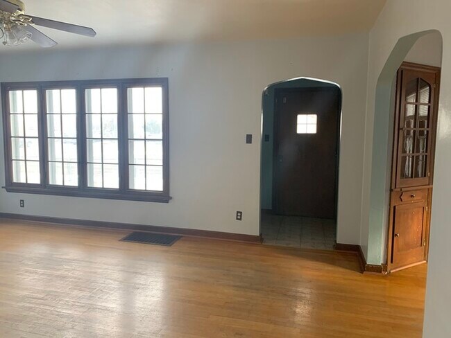 Building Photo - Nice 3 Bedroom 1 Bath