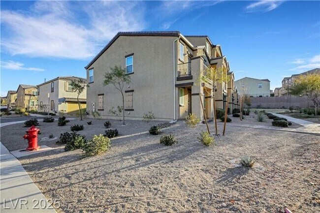 Building Photo - Modern 4-Bed Townhouse in Henderson