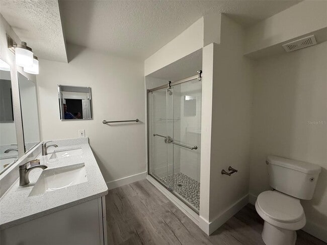 Building Photo - 475 Blue Bird St