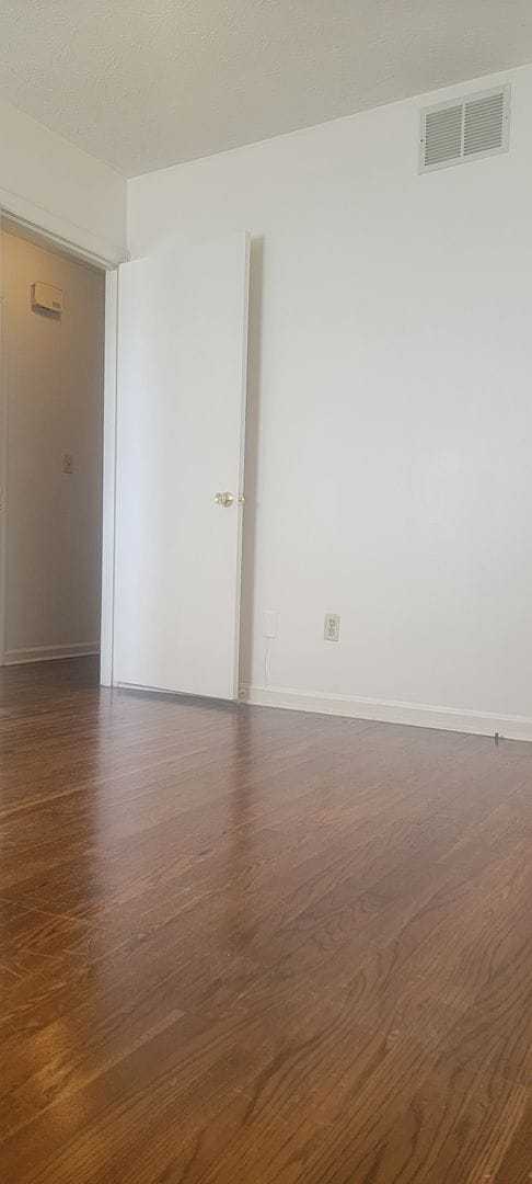 Building Photo - 2 Bedroom Duplex