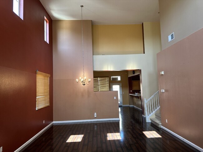 Building Photo - Tracy Beautiful home that comes with sizab...