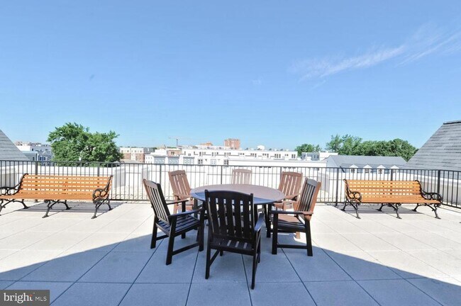 Building Photo - 910 Powhatan St