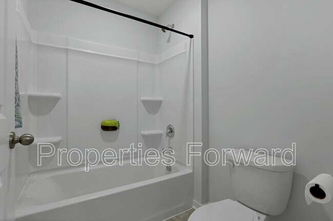 Building Photo - 11 Walnut St