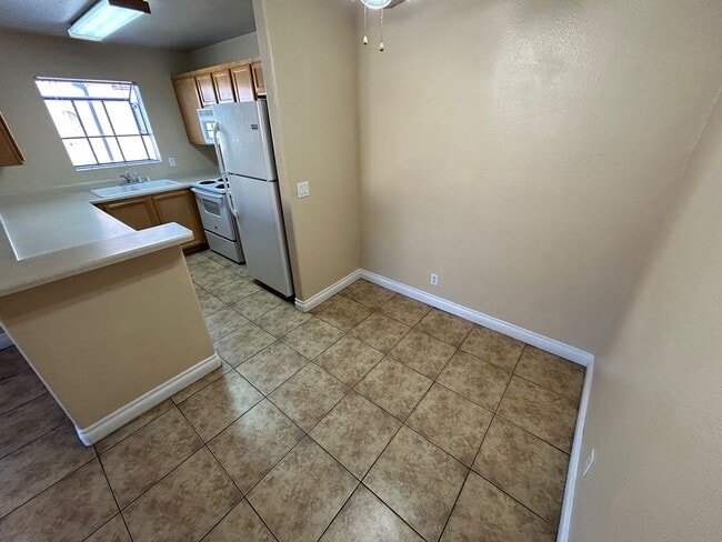 Building Photo - ***SPRING SPECIAL DEAL!! $600 OFF FIRST MONTHS RENT IF MOVED IN 2 WEEKS!!***  CHARMING EAST LAS V...