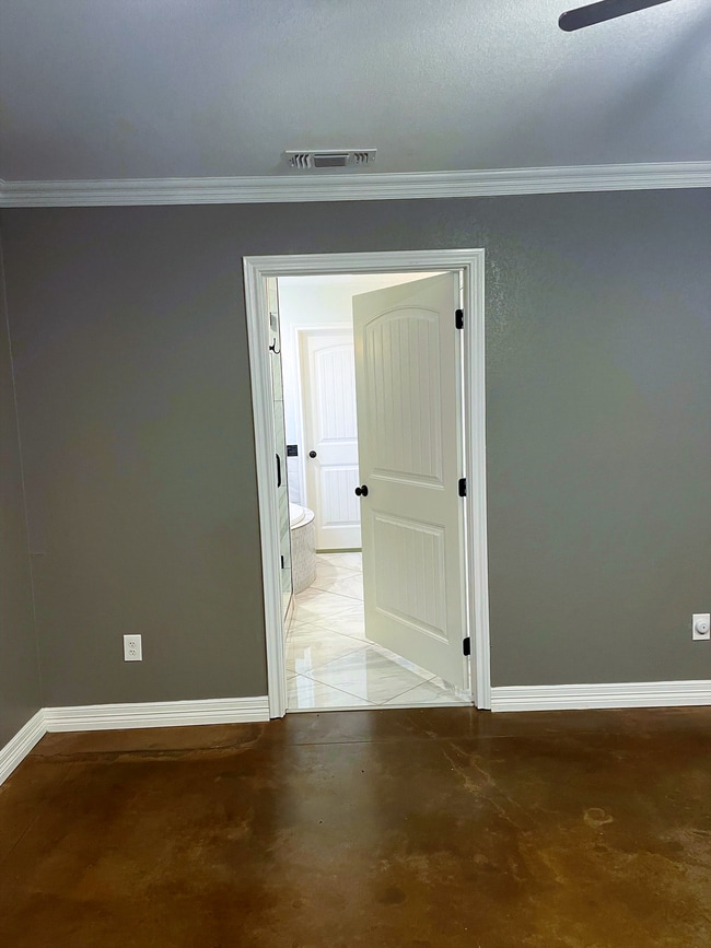 Building Photo - 713 Overlook Dr