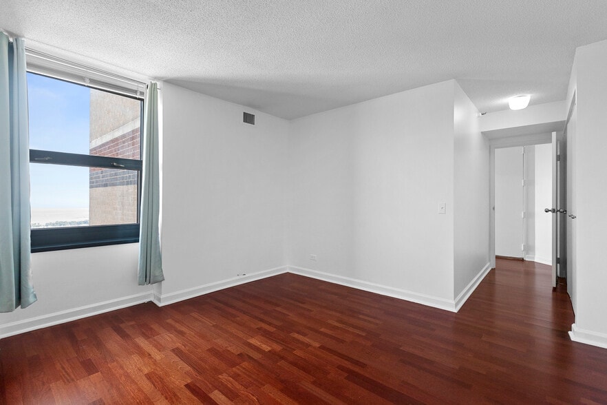 Building Photo - 3660 N Lake Shore Dr