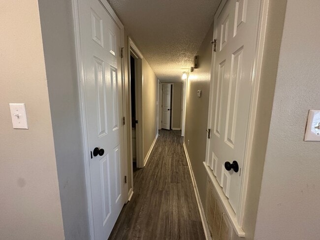 Building Photo - Welcome to this charming 3-bedroom, 1.5-ba...