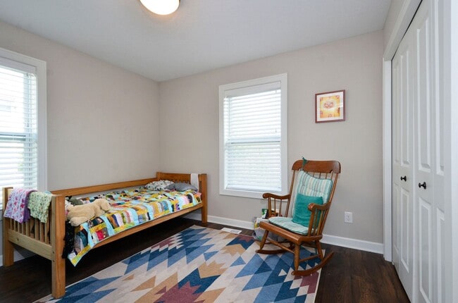 Building Photo - Beautiful 4-Bed 3-Bath Home in Minneapolis - Available 9/10!