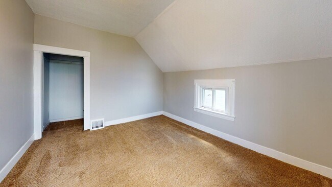 Building Photo - Clark / Fulton Area - 3 Bedrooms - 1 Bath - Single Family Home