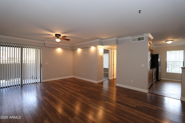 Building Photo - 2025 E Campbell Ave