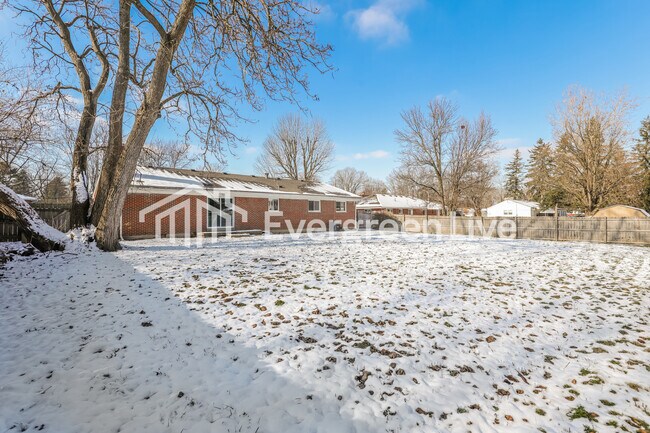 Building Photo - 804 Fallview Ave