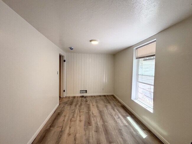 Building Photo - 1090 S 1100 E