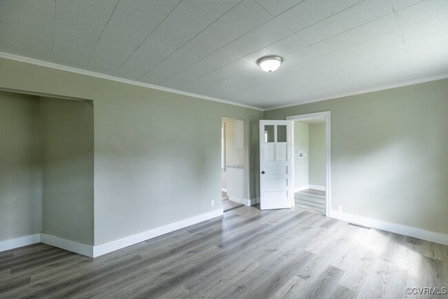 Building Photo - Newly Renovated 4-Bedroom Home in Town of Blackstone!