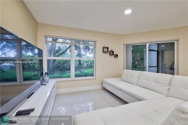 Building Photo - 3100 Riverside Dr