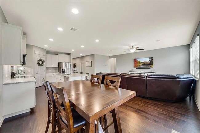 Building Photo - 112 Magna Ln