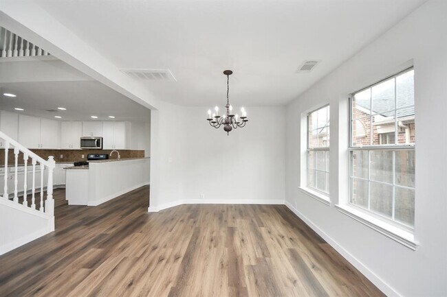 Building Photo - 2703 Edgewick Elm St