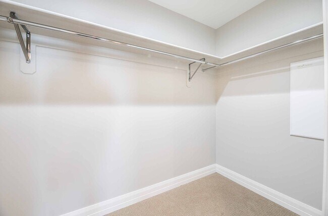 Building Photo - GORGEOUS DOWNTOWN HIGHRISE CONDO FOR LEASE!