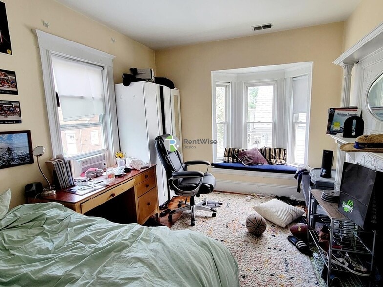 Primary Photo - 89 Winthrop St