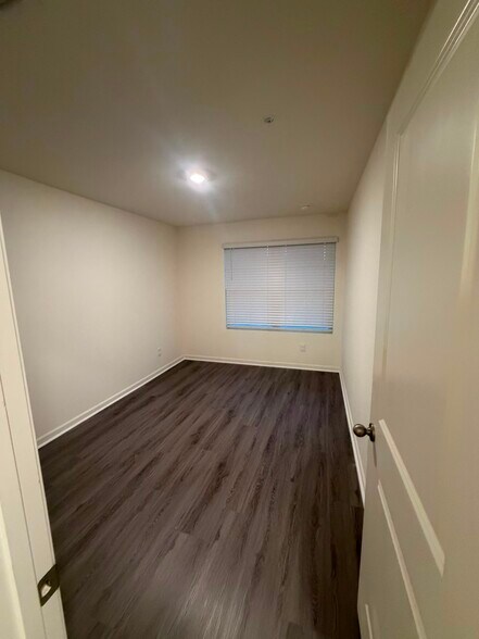 Secondart bedroom 2 - 595 Magnolia Cir
