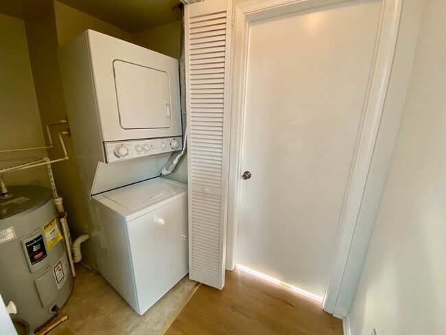 Building Photo - Spacious Condo One Mile to the Beach! One Living Level - Pet Friendly - Private Patio - Ready 05-...