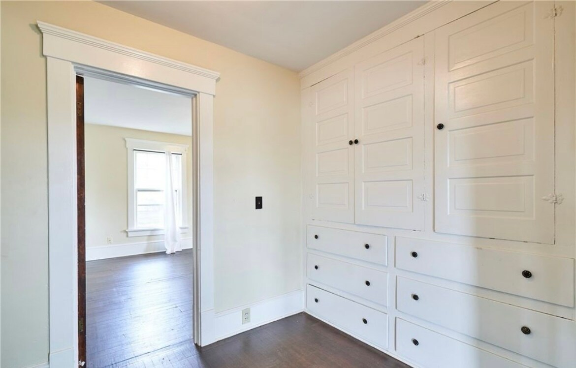 Building Photo - 1725 Woodland Ave NW