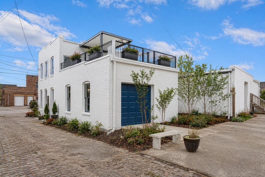 Building Photo - 124 W Bank St