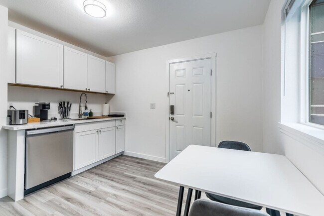 Building Photo - 1816 S G St