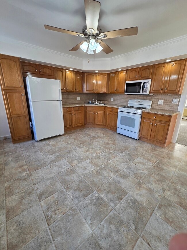 Building Photo - 12 S A St