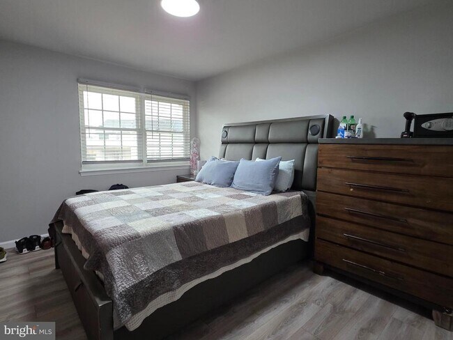 Building Photo - 236 Green Blade Dr