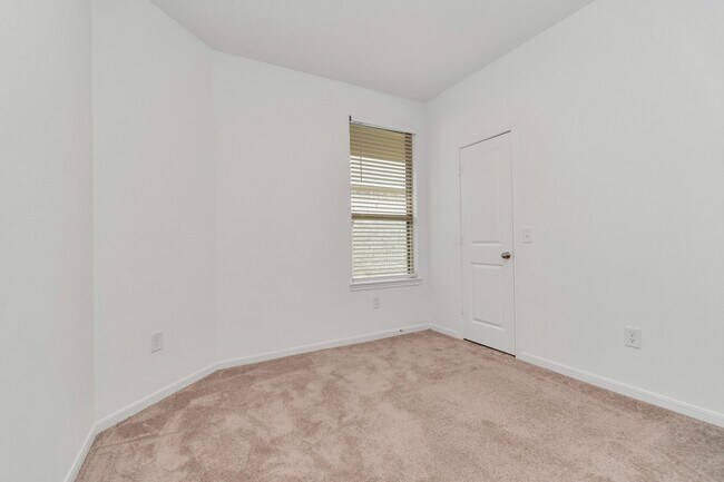 Building Photo - 14455 Cedar Ledge Ln