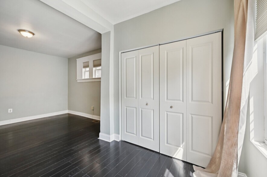 Spacious closet in master bedroom - 2431 Linden Ave