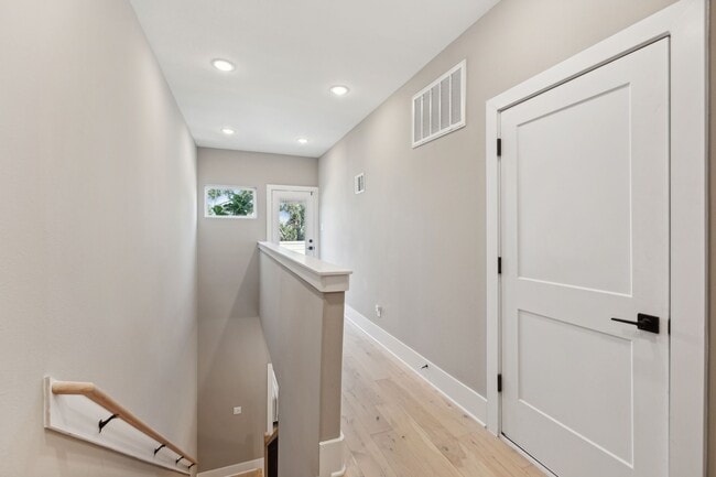 Building Photo - 1413 W 23rd St