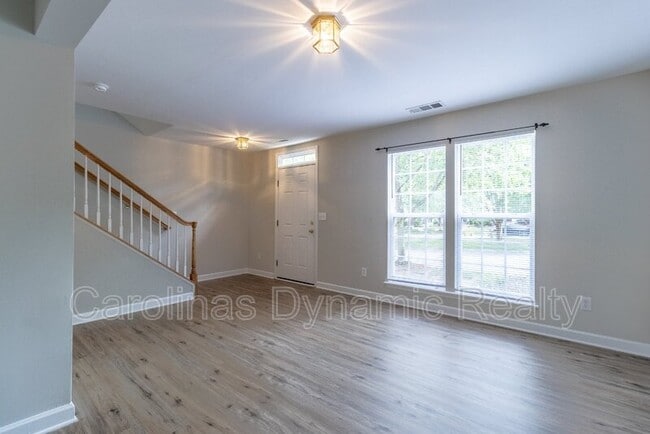 Building Photo - 9618 Blossom Hill Dr