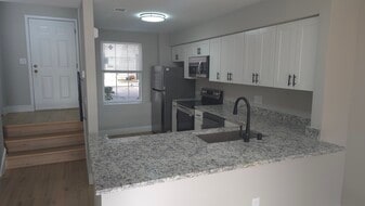 Building Photo - Homestead Court Townhomes