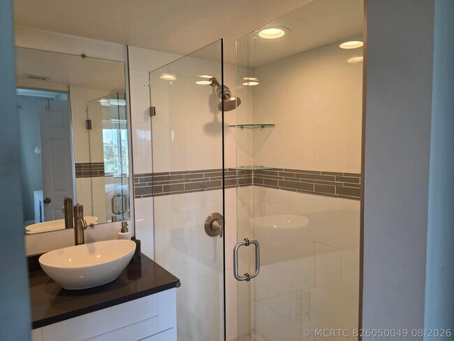 Building Photo - 2106 S Cypress Bend Dr