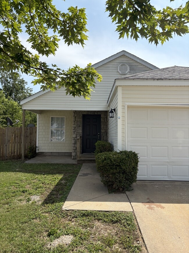 Building Photo - 601 Cedarbrook Ct