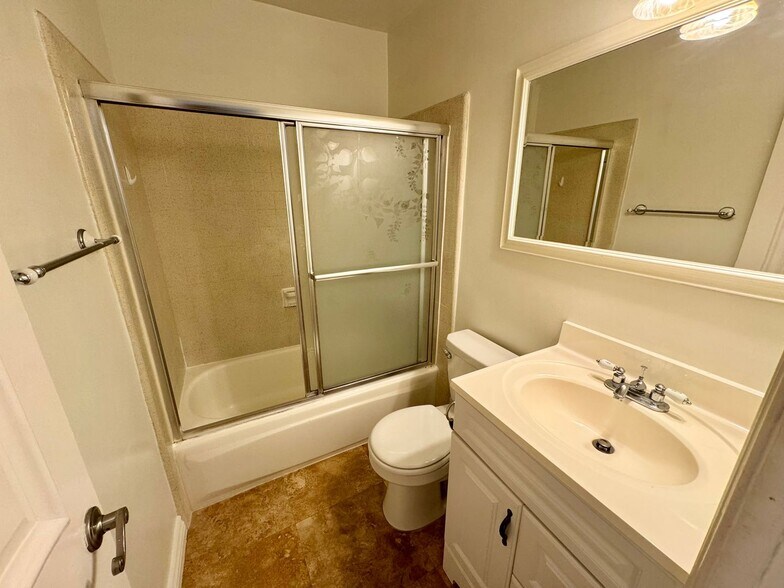 Building Photo - 10876 Palms Blvd