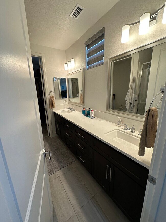 Building Photo - Beautiful 3 Bedroom, 2.5 Bath Mountain House Home.