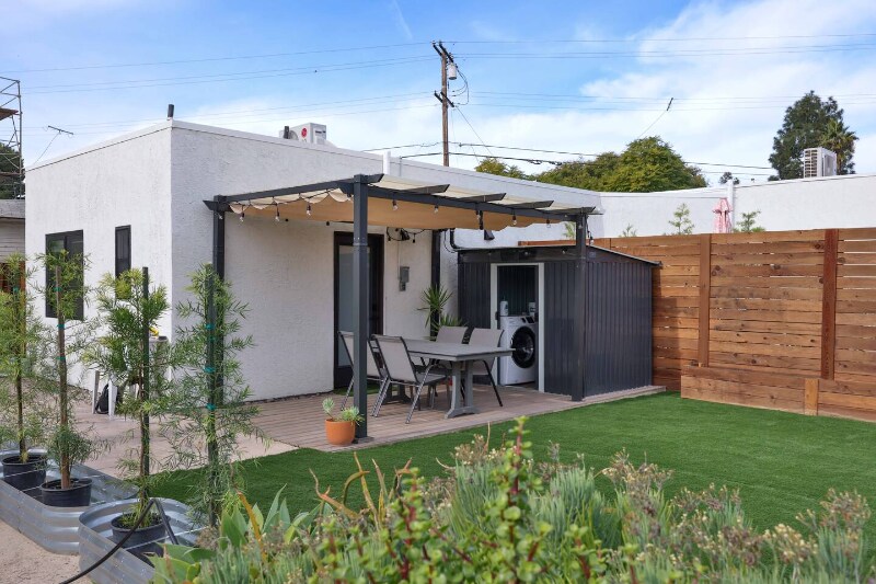 Building Photo - 3407 N Mountain View Dr