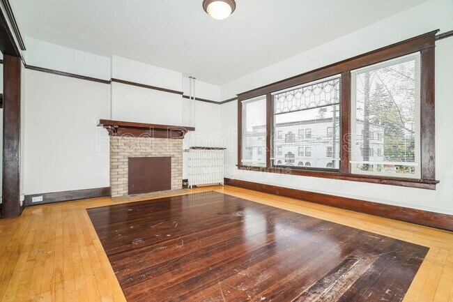 Building Photo - 1319 S 6th Ave