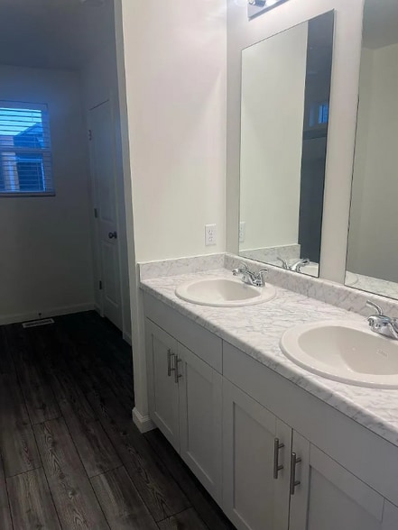 Building Photo - 341 N Colonnade Rd